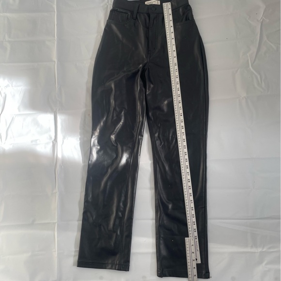 🖤Abercrombie & Fitch 90s Straight Ultra High Rise Faux Leather Pants - Size 25🖤 - Picture 9 of 10